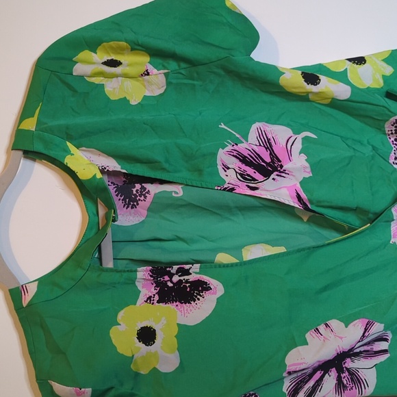 J CREW GREEN FLORAL SHORT SLEEVE BLOUSE WITH SPLIT BACK OPENING SMALL - Picture 4 of 5